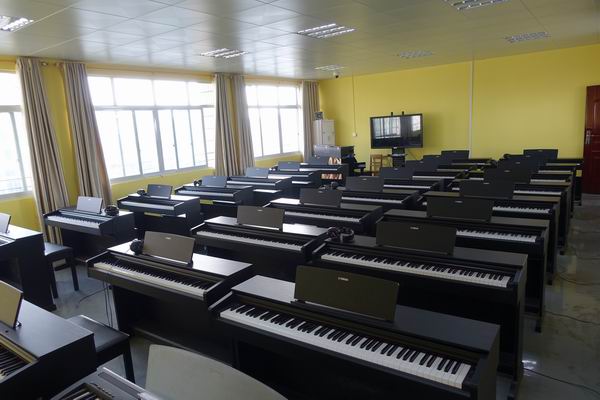 调整大小 电钢琴实训室.JPG